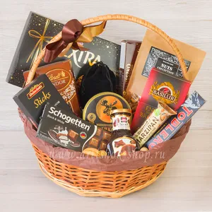 Большая подарочная корзина с печеньем Extra, конфетами Mieszko, Lindor, чаем Basilur, орехами и шоколадом - №1586