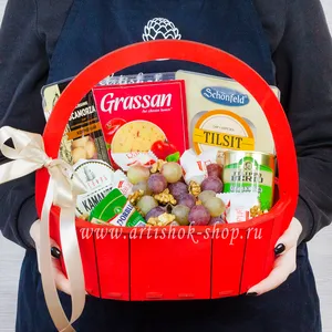Подарочное кашпо с сырами DorBlu, Scamorza, Камамбер, Grassan, оливками, виноградом и грецкими орехами в подарок для женщин - №1967