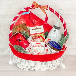 Корзина в подарок на новый год с конфетами Red, Mon Cheri, Raffaello и шоколадом - №1367